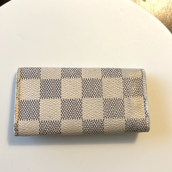 🤍💙 Louis Vuitton Damier Azur canvas key case Pre loved 💙🤍 - Picture 2 of 11